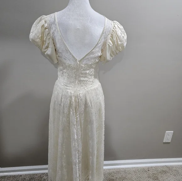 Vintage Wedding Dress - Picture 4 of 8